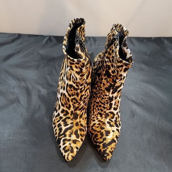 SO ME LEOPARD POINTED TOE SIDE ZIP CLOSURE ANKLE BOOT - Picture 2 of 14